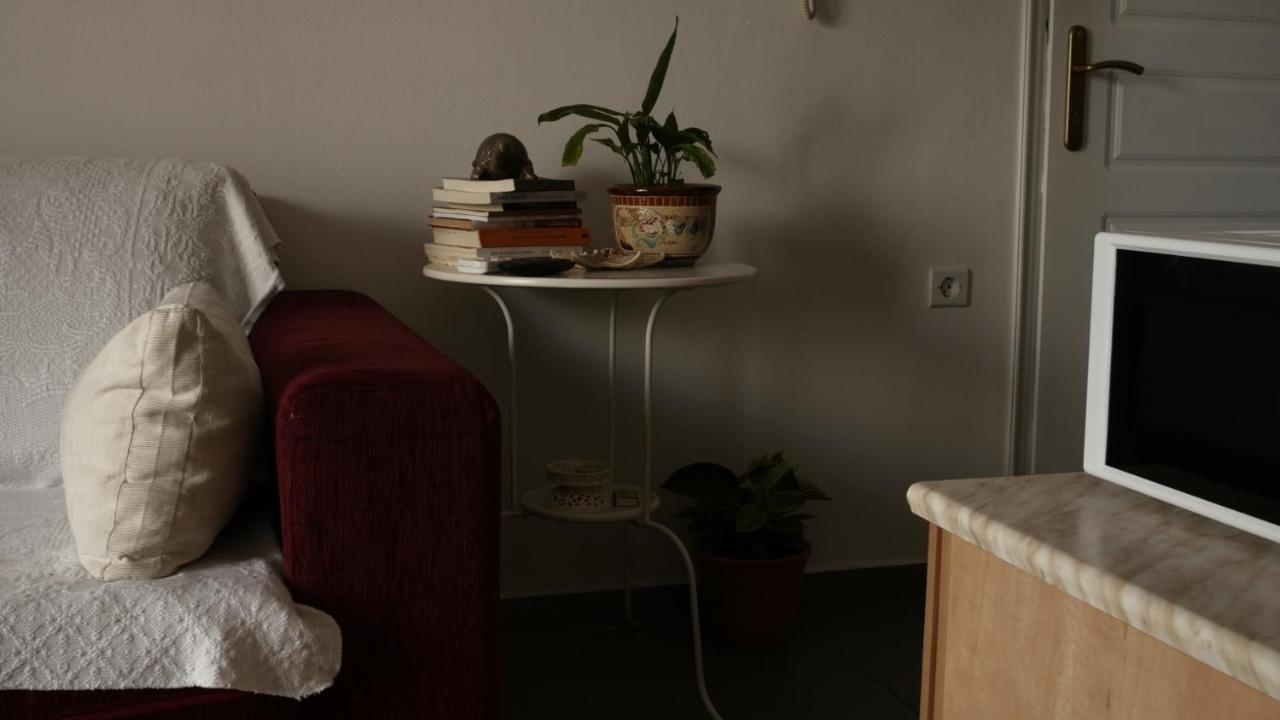 B2 - The Cozy One Apartment Aigio Exterior photo